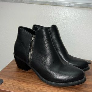 Black Madeline ankle booties. Size 8M in women’s